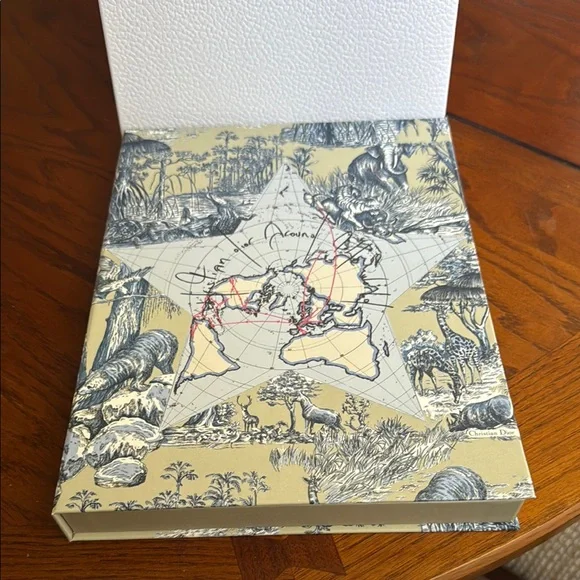 Dior Beige and Blue Map Design Stationery Set - Picture 6 of 6